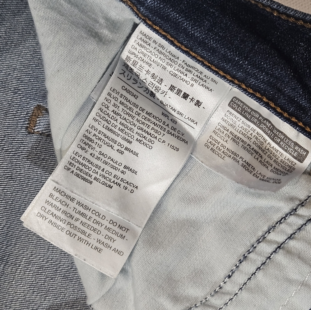Levis‎ Women's Dark Denim Classic Capri Jeans Size 16 Classic Capri Jeans Womens - Picture 6 of 7